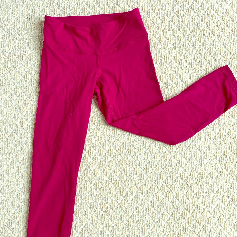 Trendy, barely used lululemon workout capris!! ❤️